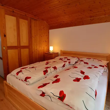 Viragoskert Apartment *