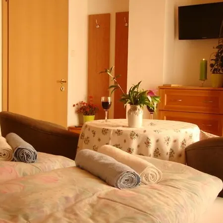 Viragoskert Apartment Heviz
