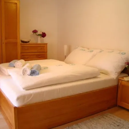 Viragoskert Apartment *