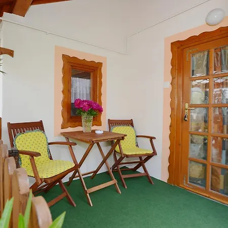 Viragoskert Appartement *