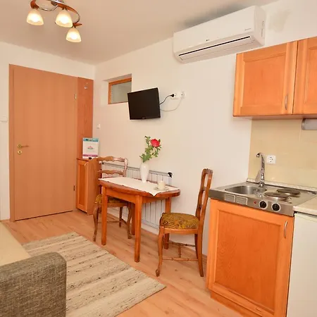 Apartment Viragoskert Heviz