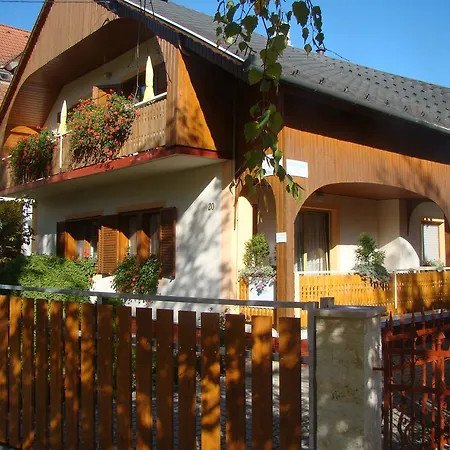 Apartment Viragoskert Heviz