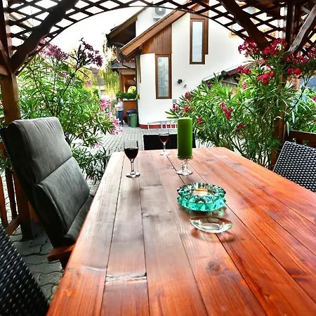 Viragoskert Apartment