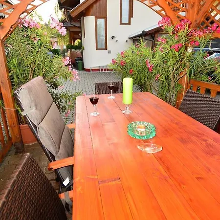 Apartment Viragoskert